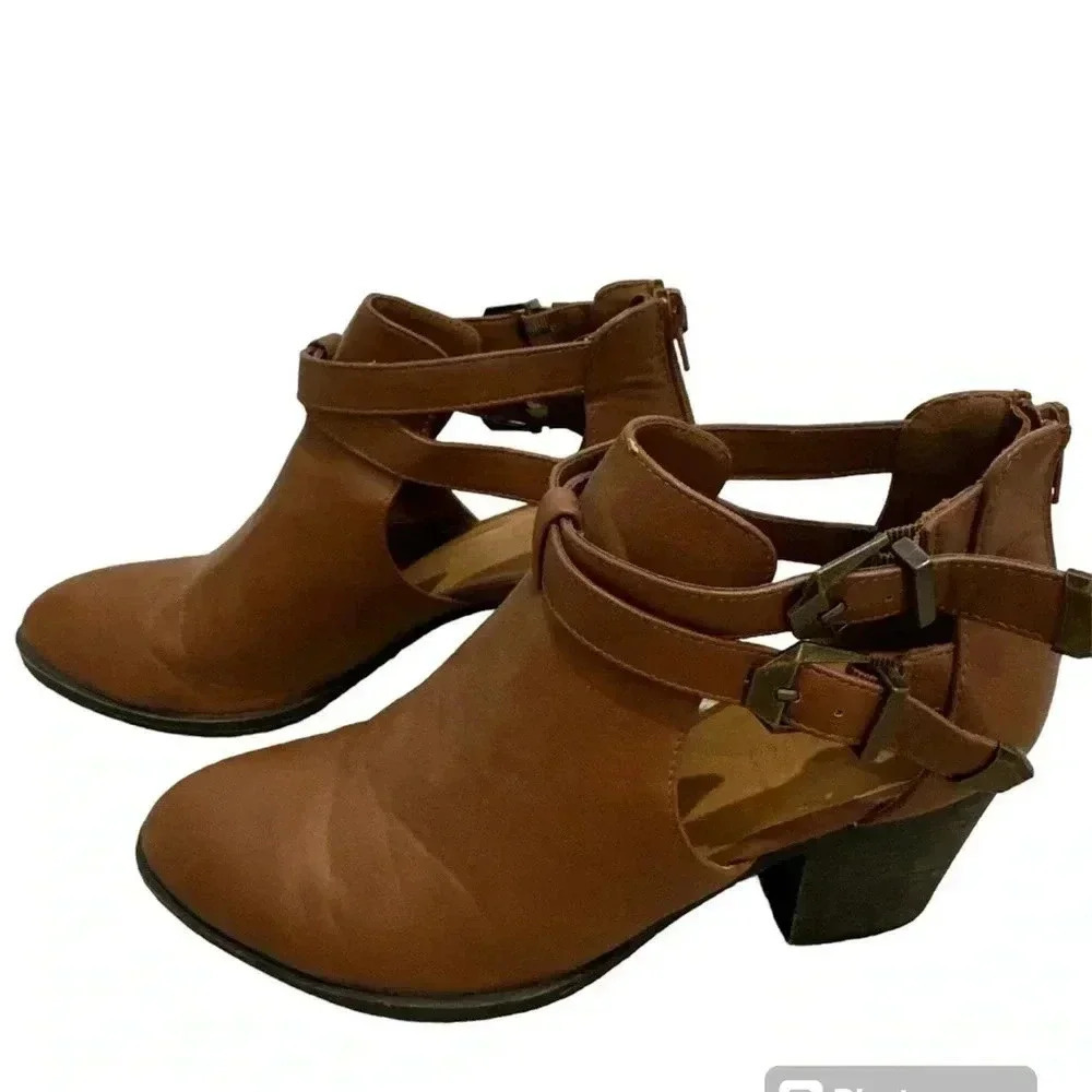 Cutout Ankle Western Boots In Tan. size 9 - Picture 5 of 9